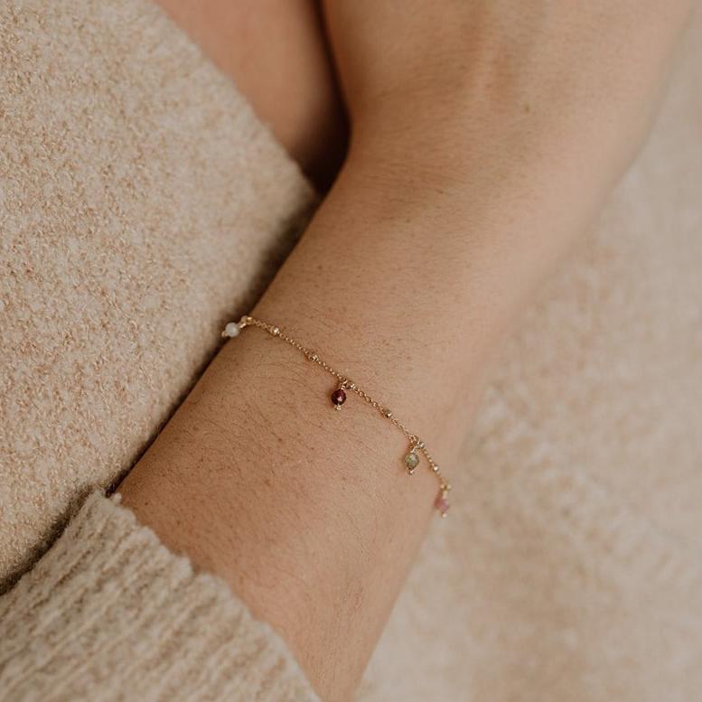 Cleo mit Edelsteinen | Armband mit Edelstein-Anhängern
