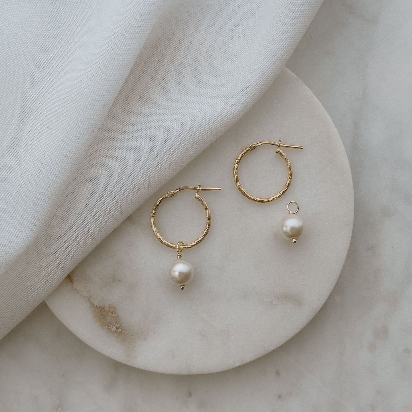 Vicky mit Perle | Creolen mit Perlenanhänger