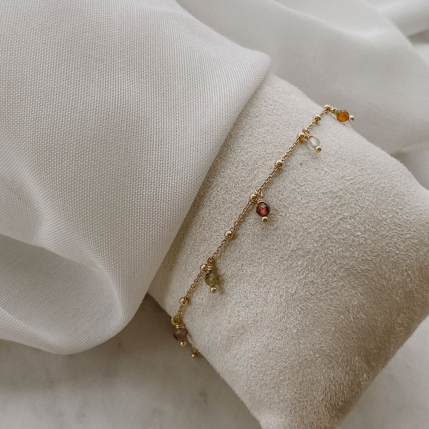 Cleo mit Edelsteinen | Armband mit Edelstein-Anhängern