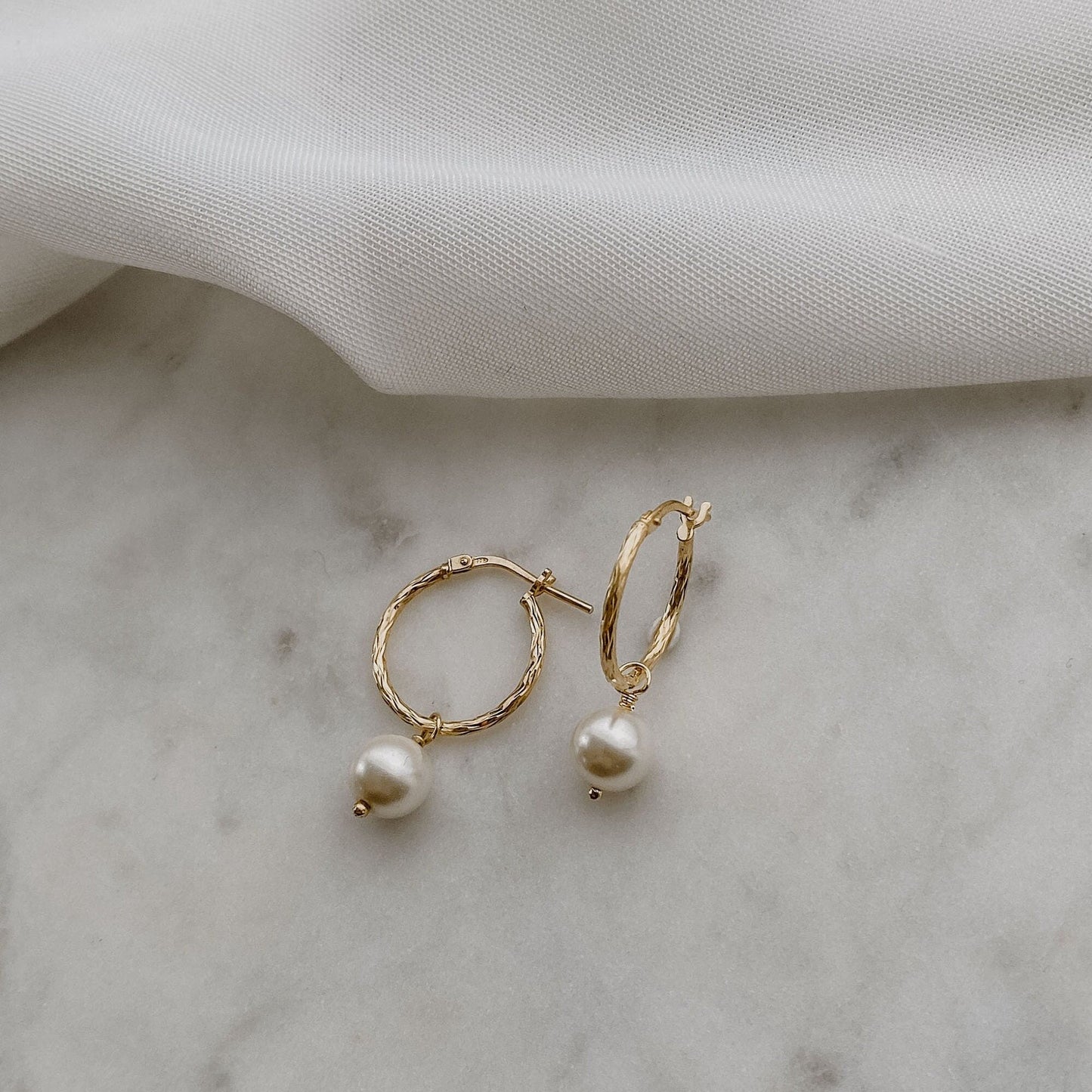 Vicky mit Perle | Creolen mit Perlenanhänger