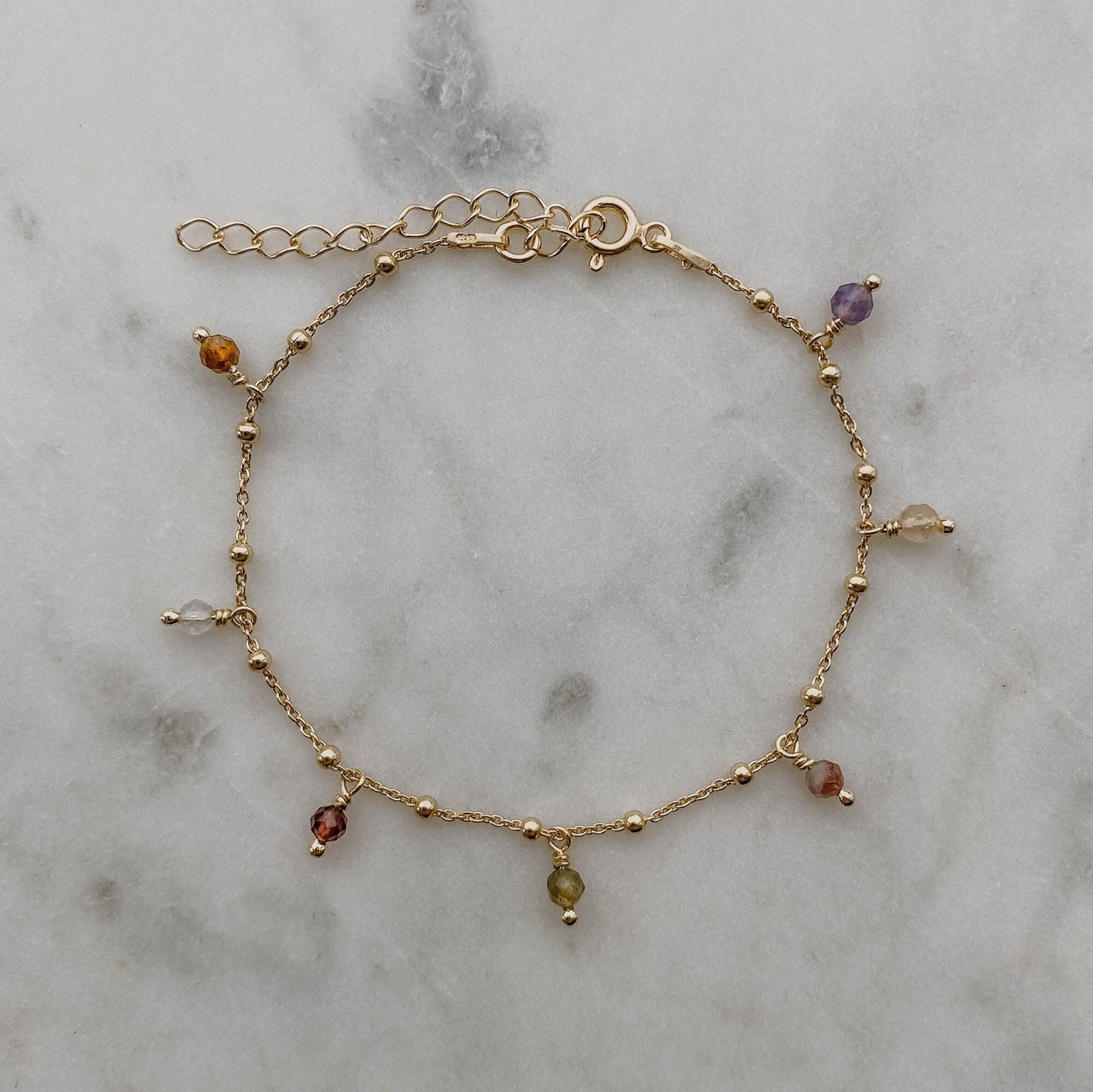 Cleo mit Edelsteinen | Armband mit Edelstein-Anhängern